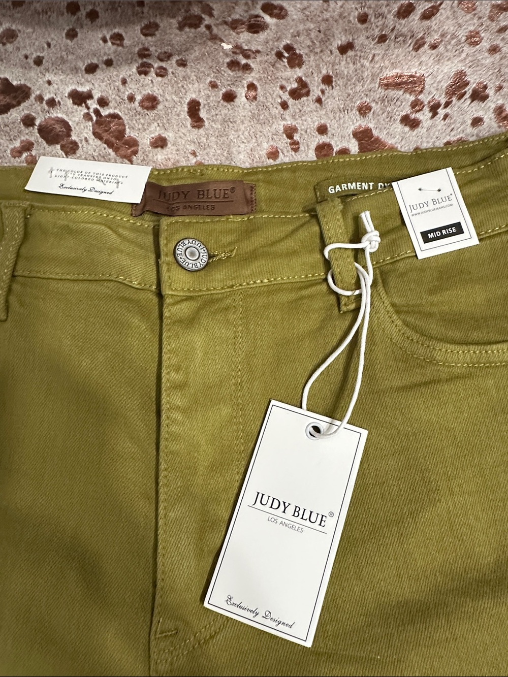 NWT Judy Blue Olive Green mid-Rise Frayed Hem Jean Shorts - Picture 3 of 7